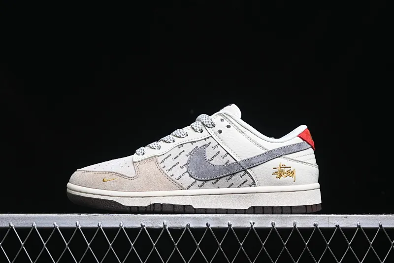 All categories Nk SB Dunk Series Nk SB Dunk Low High-end customized low-top sneakers Nk SB Dunk Low Stusi joint-beige gold embroidery Anniversary high-end customized low-top casual sneakers XS1086-001